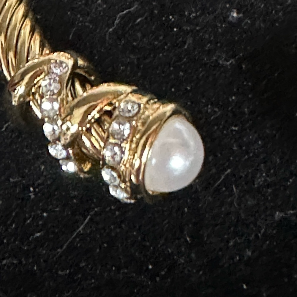 - Sophisticated Gold Bracelet. Titanium with pear colored stones & clear stone - Picture 5 of 6